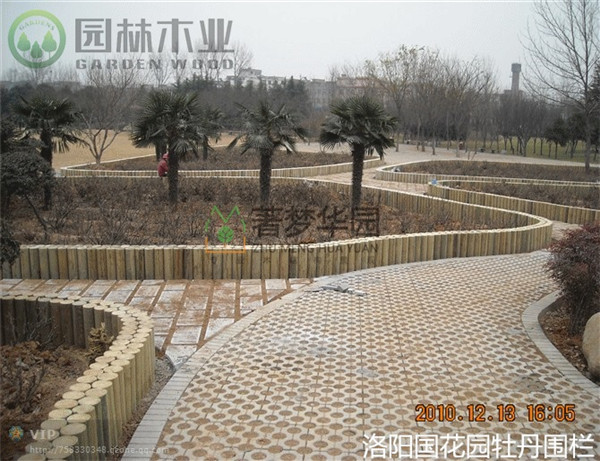 防腐木草坪護欄