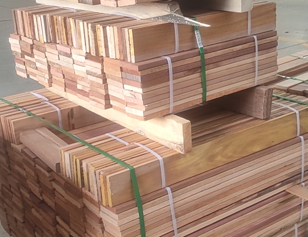 生產(chǎn)膠合木的原料有哪些 生產(chǎn)膠合木的原料有哪些