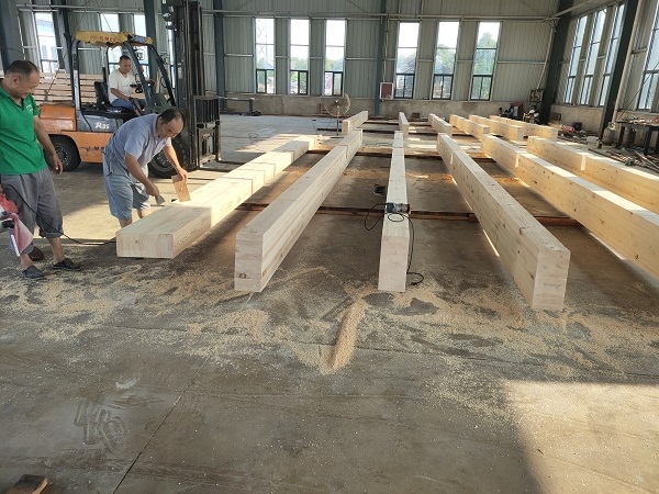 膠合木結(jié)構(gòu)的特點(diǎn) 膠合木結(jié)構(gòu)的特點(diǎn)